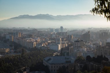 Gün batımı pankartıyla Malaga 'ya bak