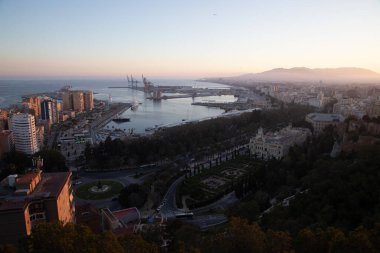 Gün batımı pankartıyla Malaga 'ya bak