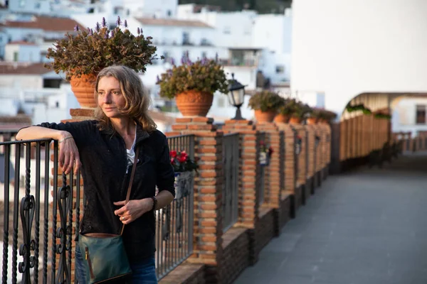 Woman Strolling Picturesque Village Mijas Costa Del Sol Andalusia Spain — Stock Photo, Image