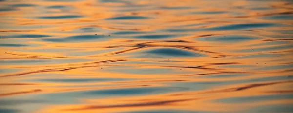 Abstrakter Hintergrund Der Wellen Bei Sonnenuntergang — Stockfoto