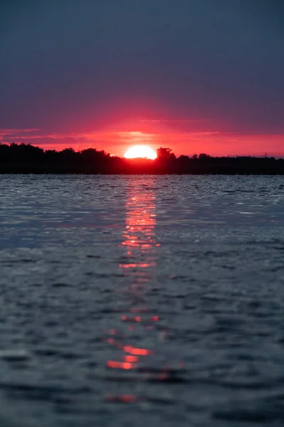 Niesamowity Zachód Słońca Nad Jeziorem — Zdjęcie stockowe