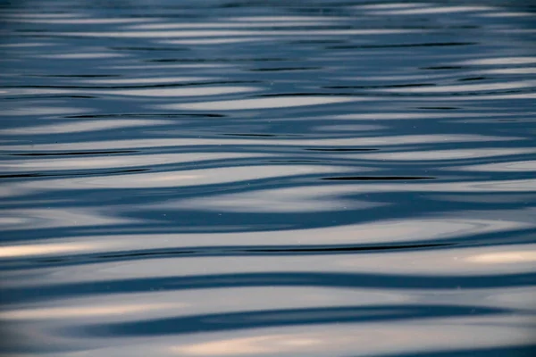 Abstract Blauw Water Oppervlakte Achtergrond Rustige Golven — Stockfoto