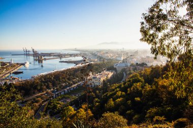 Gün batımı pankartıyla Malaga 'ya bak