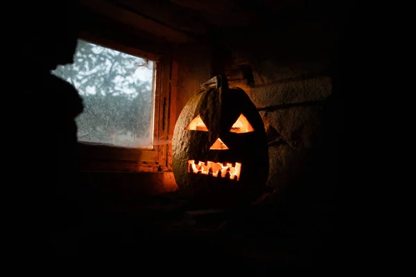 Gruseliger Halloween Kürbis Leuchtet Nachts Fenster — Stockfoto