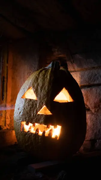 Ijesztő Halloween Tök Világít Ablakban Éjszaka — Stock Fotó