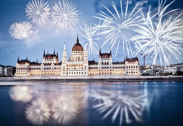Fireworks Hungarian Parliament New Year Budapest — Stock Photo, Image