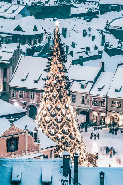 Şehir Merkezindeki Bir Noel Ağacının Üst Görüntüsü — Stok fotoğraf