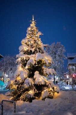 Küçük bir Alman köyünde Noel zamanı