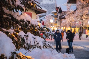 Küçük bir Alman köyünde Noel zamanı