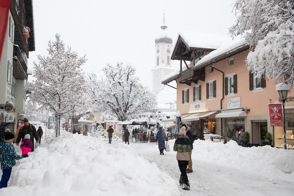Inverno Nel Piccolo Villaggio Tedesco Coperto Neve Garmish Partenkirchen — Foto Stock