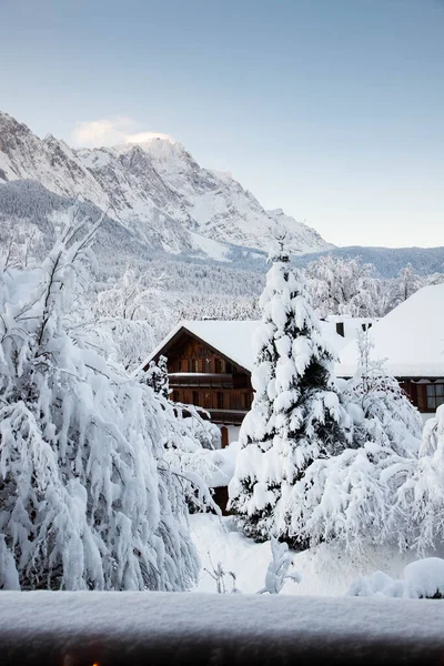 Karla Kaplı Küçük Bir Alman Köyünde Kış Mevsimi Garmish Partenkirchen — Stok fotoğraf
