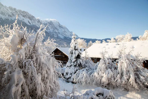 Inverno Nel Piccolo Villaggio Tedesco Coperto Neve Garmish Partenkirchen — Foto Stock