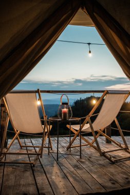 Bir köpekle kamp yapmak ya da cazibe