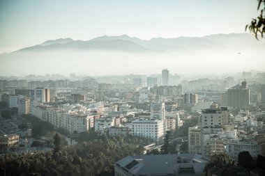 Gün batımı pankartıyla Malaga 'ya bak