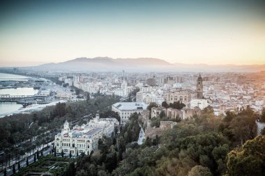 Gün batımı pankartıyla Malaga 'ya bak