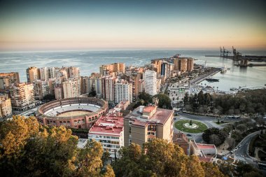 Gün batımı pankartıyla Malaga 'ya bak