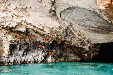 Zakynthos adasının mavi mağaraları