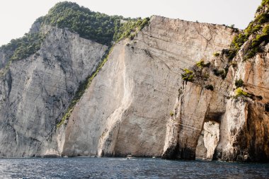 Zakynthos adasının mavi mağaraları
