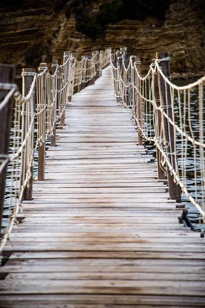 Ξύλινη Πεζογέφυρα Που Οδηγεί Στο Νησάκι Άγιος Σώστης Στη Ζάκυνθο — Φωτογραφία Αρχείου