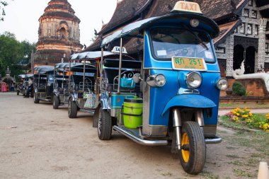 CHIANG MAI THAILAND- 19 Şubat 2019: Tuk tuk sırası Wat Lok Moli, Chiang Mai, Tayland Chiangmai, Tayland