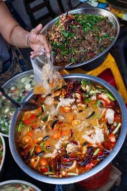Lezzetli taze Thai sokak yemekleri.