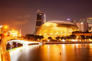 Alacakaranlıkta Marina 'da Singapur silueti