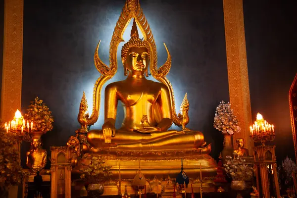 Statue Bouddha Doré — Photo