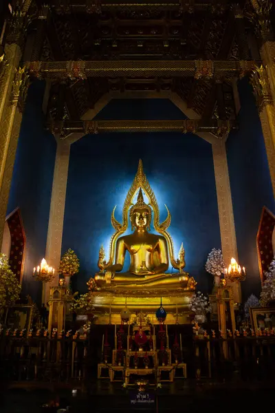 Standbeeld Van Een Gouden Boeddha — Stockfoto