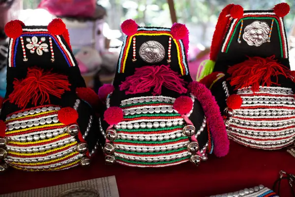 チェンマイで販売されている部族手工芸品 — ストック写真