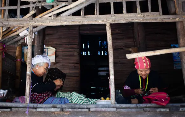 Chiang Mai Tailandia Febrero 2019 Mujer Tribu Hill Vendiendo Sus —  Fotos de Stock