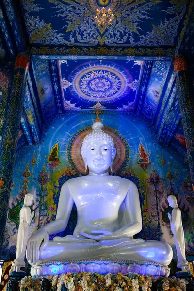 Socha Buddhy Modrém Chrámovém Interiéru Chiang Rai — Stock fotografie