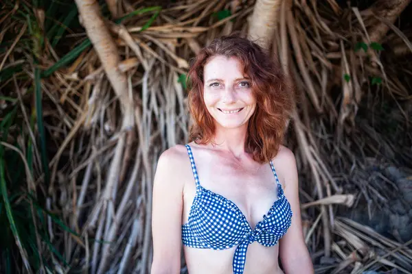 Woman Tropical Beach Thailand — Stock Photo, Image