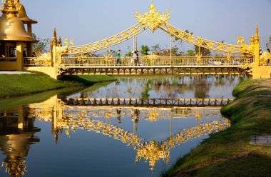 CHIANG RAI, THAILAND - Şubat 2019: Wat Rong Khun Tayland, Chiang Rai 'deki ünlü Beyaz Tapınak