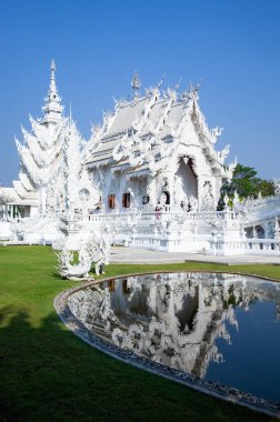 CHIANG RAI, THAILAND - Şubat 2019: Wat Rong Khun Tayland, Chiang Rai 'deki ünlü Beyaz Tapınak