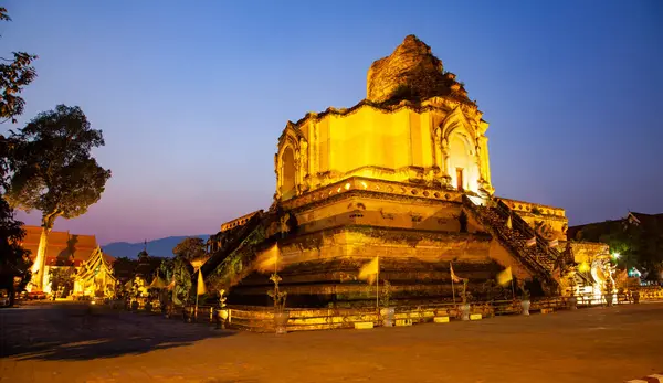 Wat Chedi Luang Varavihara Chiang Mai Tailandia —  Fotos de Stock