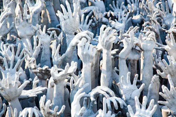 CHIANG RAI, THAILAND - Şubat 2019: Wat Rong Khun Tayland, Chiang Rai 'deki ünlü Beyaz Tapınak