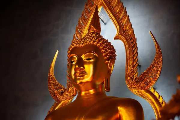 Socha Zlatého Buddhy Stock Snímky