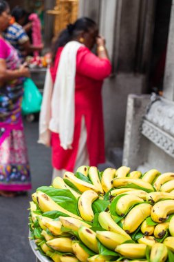 Hindu tapınağında ibadet edenler