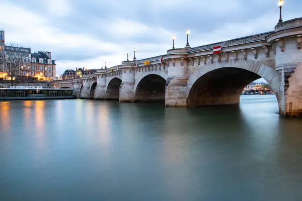 Most Pont Neuf Seine Řeka Starými Domy Paříž Francie Tónovaný — Stock fotografie