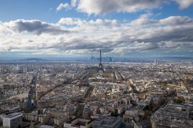 Eiffel Kulesi Fransa ile Paris 'in hava manzarası
