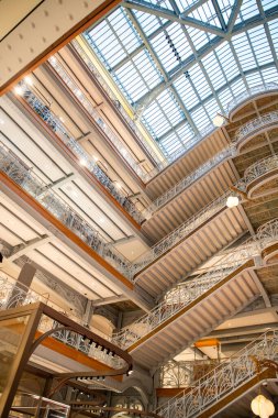 La Samaritaine mağazası. PARIS, FRANCE - 30 Mart 2024: 