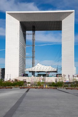 PARIS, FRANCE - 30 Mart 2024: La Defense, Paris, Fransa 'daki modern iş binaları