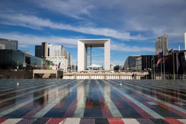 PARIS, FRANCE - 30 Mart 2024: La Defense, Paris, Fransa 'daki modern iş binaları