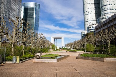 PARIS, FRANCE - 30 Mart 2024: La Defense, Paris, Fransa 'daki modern iş binaları