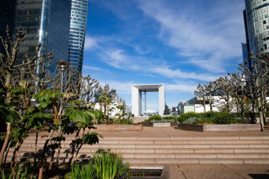PARIS, FRANCE - 30 Mart 2024: La Defense, Paris, Fransa 'daki modern iş binaları
