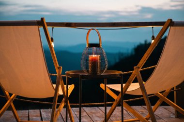 Bir köpekle kamp yapmak ya da cazibe