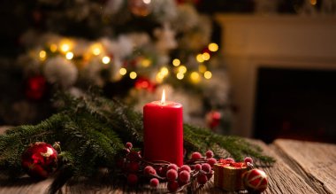  Kırsal ağaçta kırmızı Noel Mumları 