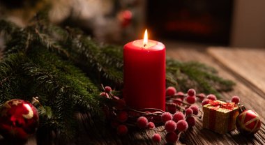  Kırsal ağaçta kırmızı Noel Mumları 