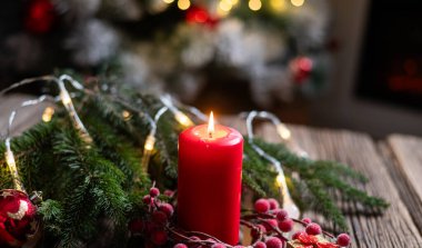  Kırsal ağaçta kırmızı Noel Mumları 