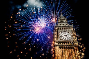 Patlayıcı havai fişek gökyüzüne Big Ben etrafında doldurur. New Year's Eve kutlama arka plan